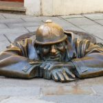 processus de changement ou histoire du trou dans la rue